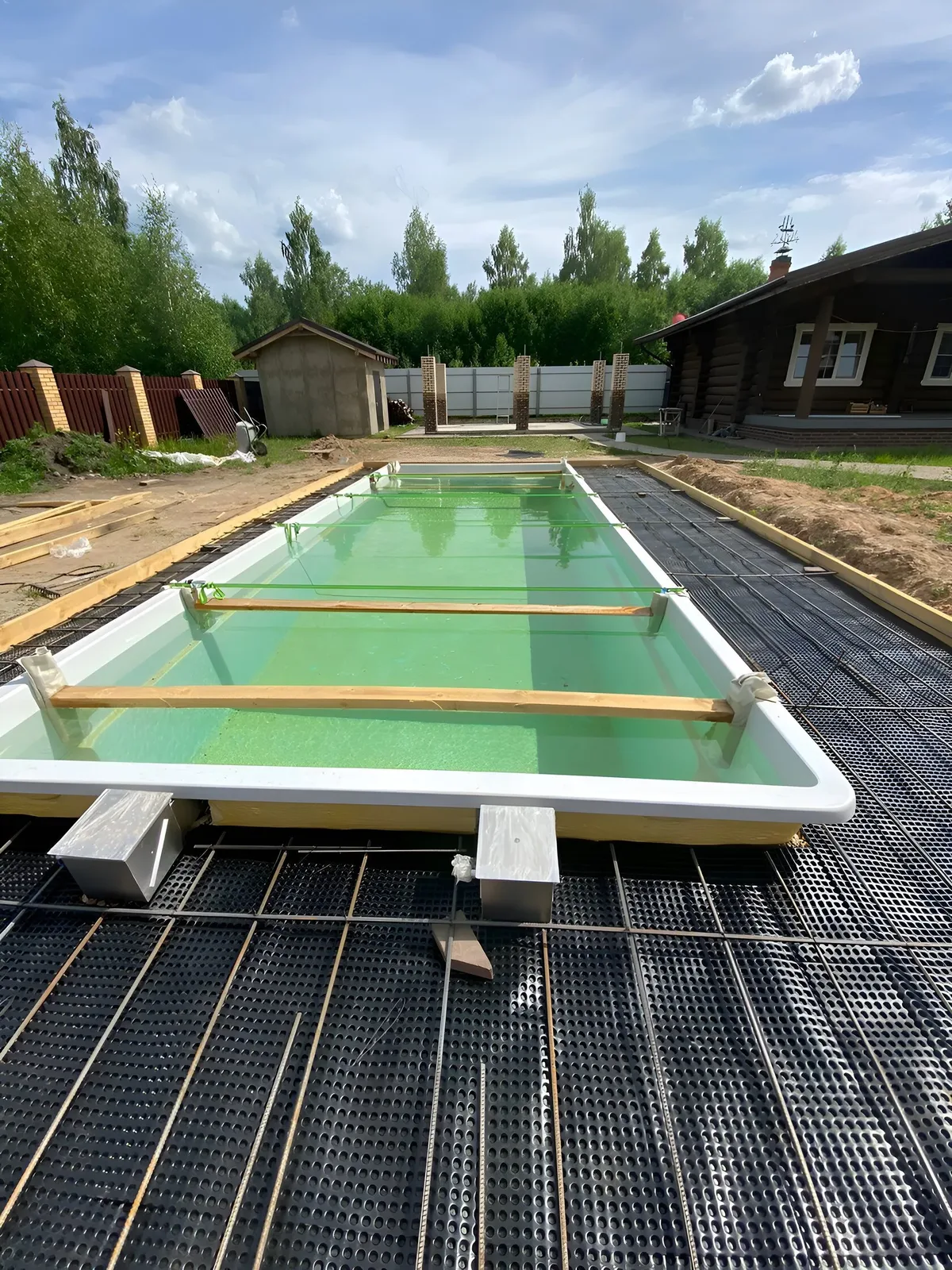 Laguna 9 — вечернее освещение в Первоуральске